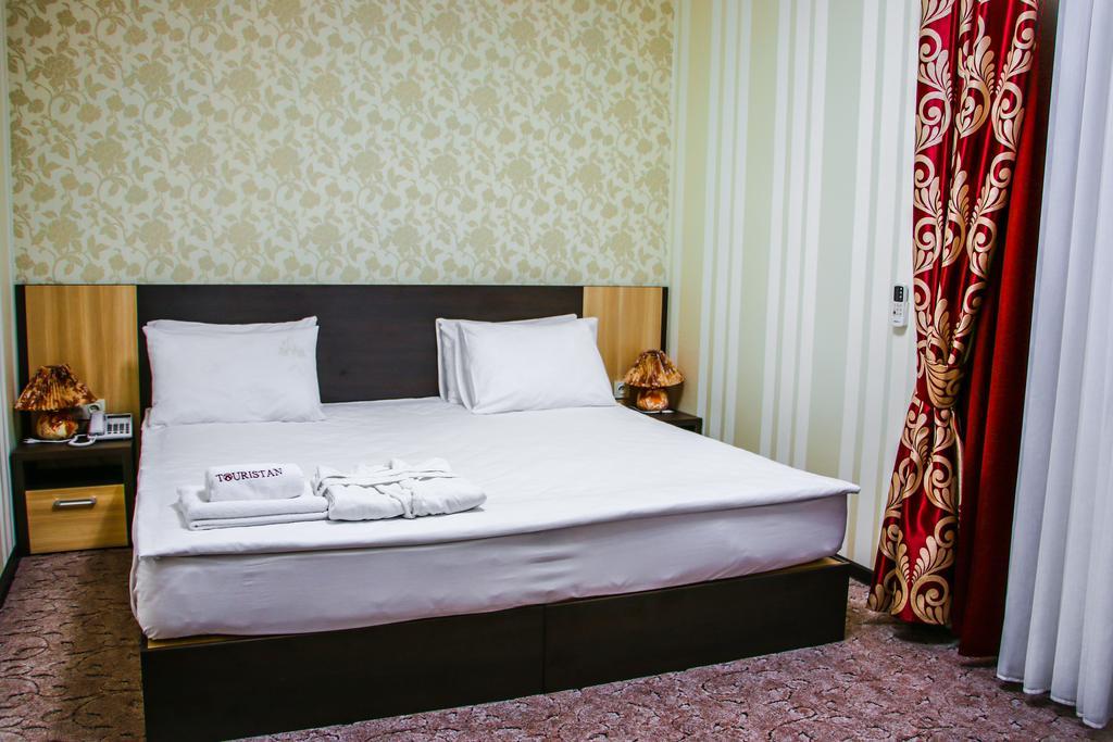 Tourasia Hotel Bishkek Room photo