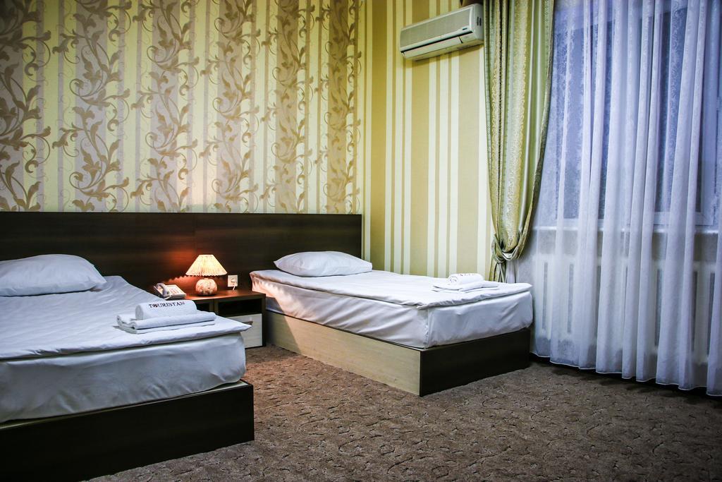 Tourasia Hotel Bishkek Room photo