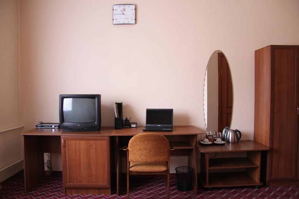 Tourasia Hotel Bishkek Room photo